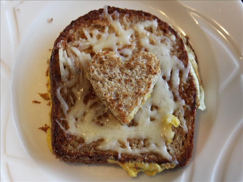 egg-in-a-basket-breakfast-busy-mom-recipes