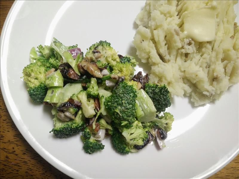 Broccoli Salad (Vegetarian) - Busy Mom Recipes