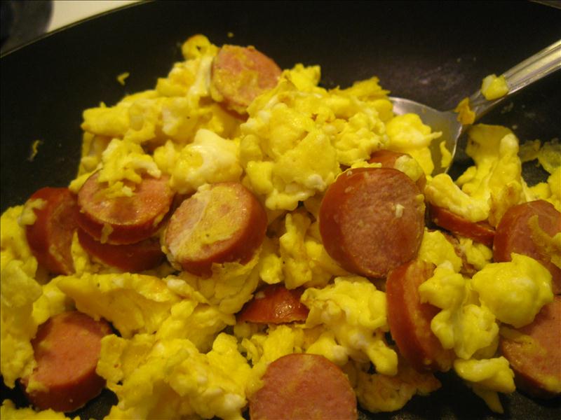 can you give a dog scrambled eggs